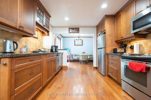 Photo 16 at 1073 Kent Avenue E, CP College Park, Oakville