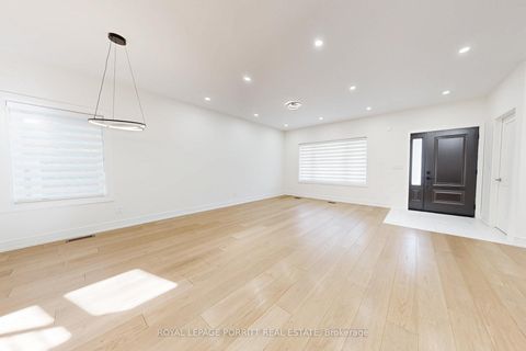Photo 11 at 94 Edgecroft Road, Queensway, Toronto