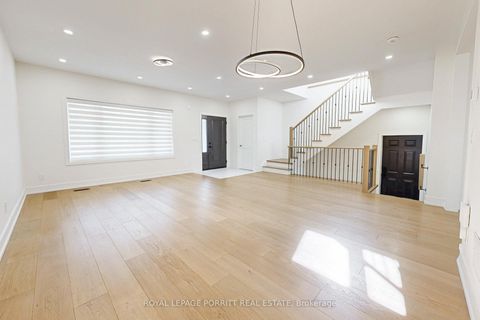 Photo 12 at 94 Edgecroft Road, Queensway, Toronto