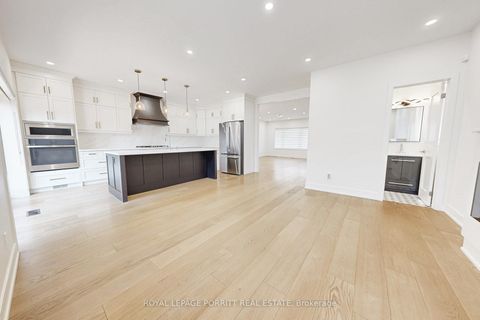 Photo 16 at 94 Edgecroft Road, Queensway, Toronto