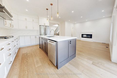 Photo 19 at 94 Edgecroft Road, Queensway, Toronto