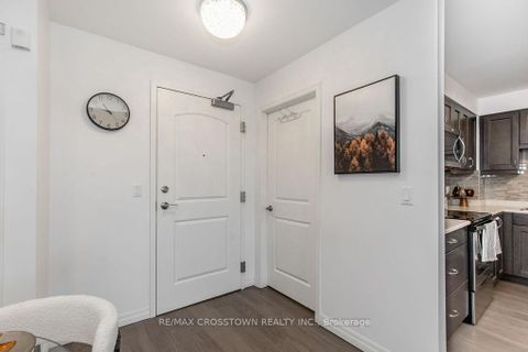 Photo 4 at 418 - 420 William Graham Drive, Rural Aurora, Aurora