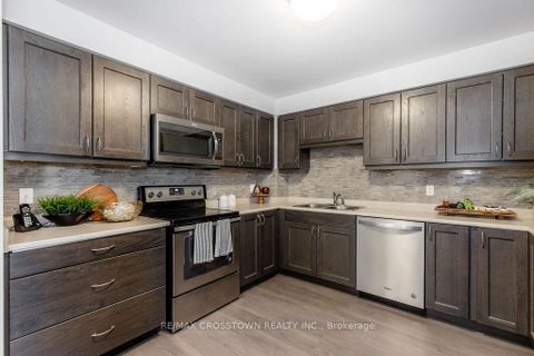 Photo 8 at 418 - 420 William Graham Drive, Rural Aurora, Aurora