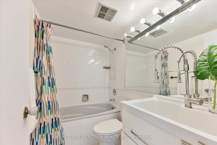Photo 27 at PH02 - 45 Huntingdale Boulevard, L'Amoreaux, Toronto