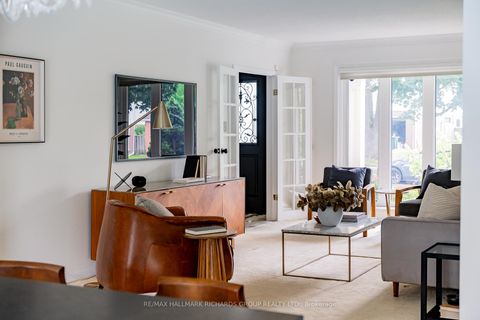 Photo 4 at 30 Skyview Crescent, Henry Farm, Toronto
