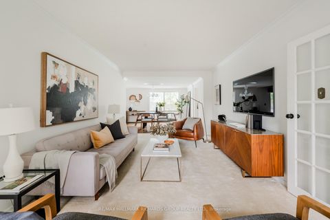 Photo 5 at 30 Skyview Crescent, Henry Farm, Toronto
