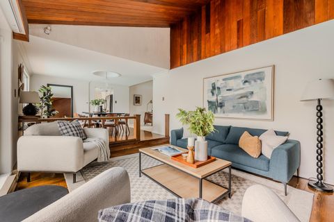 Photo 11 at 30 Skyview Crescent, Henry Farm, Toronto