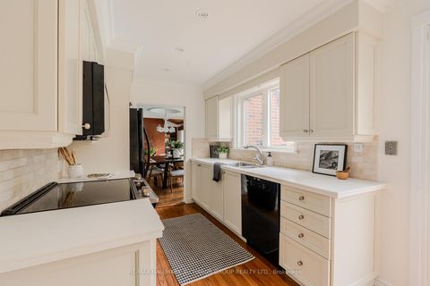 Photo 14 at 30 Skyview Crescent, Henry Farm, Toronto