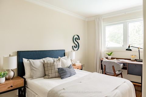 Photo 21 at 30 Skyview Crescent, Henry Farm, Toronto