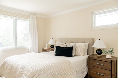 Photo 22 at 30 Skyview Crescent, Henry Farm, Toronto