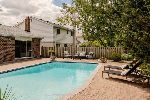 Photo 30 at 30 Skyview Crescent, Henry Farm, Toronto