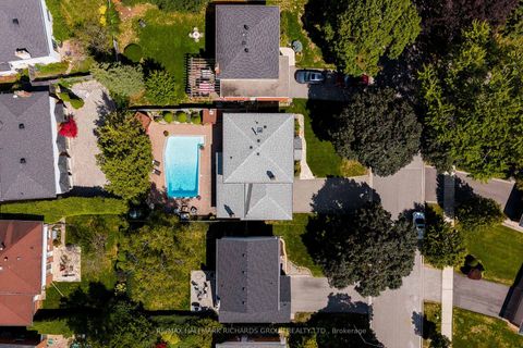 Photo 31 at 30 Skyview Crescent, Henry Farm, Toronto