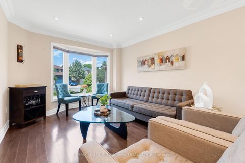 Photo 2 at 41 Dunbarton Court, Harding, Richmond Hill