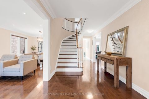 Photo 6 at 41 Dunbarton Court, Harding, Richmond Hill