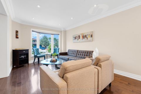Photo 8 at 41 Dunbarton Court, Harding, Richmond Hill
