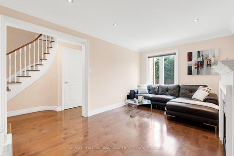 Photo 10 at 41 Dunbarton Court, Harding, Richmond Hill