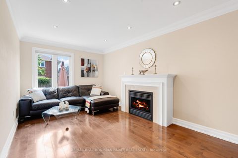 Photo 11 at 41 Dunbarton Court, Harding, Richmond Hill