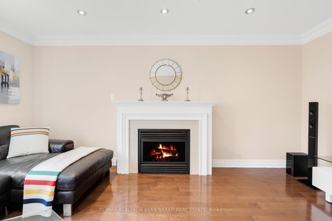 Photo 12 at 41 Dunbarton Court, Harding, Richmond Hill
