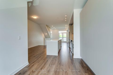 Photo 17 at 3049 Trailside Drive, GO Glenorchy, Oakville