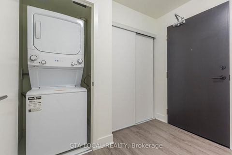 Photo 13 at 904 - 185 Deerfield Road, Central Newmarket, Newmarket