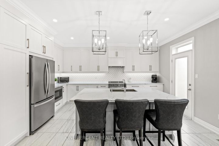 Photo 12 at 107 Avanti Crescent, Waterdown, Hamilton