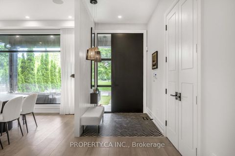 Photo 1 at 8 Manor Haven Road, Lawrence, Toronto