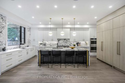 Photo 7 at 8 Manor Haven Road, Lawrence, Toronto