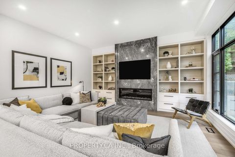 Photo 12 at 8 Manor Haven Road, Lawrence, Toronto