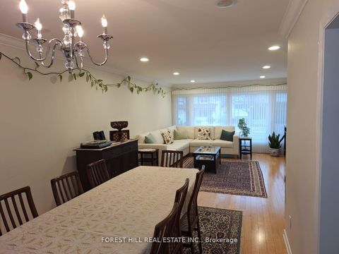 Photo 2 at 429 Connaught Avenue, Newtonbrook West, Toronto