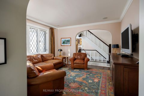 Photo 29 at 16 Kingsway Crescent, Kingsway South, Toronto