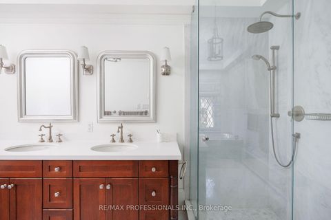 Photo 36 at 16 Kingsway Crescent, Kingsway South, Toronto