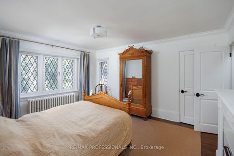 Photo 38 at 16 Kingsway Crescent, Kingsway South, Toronto