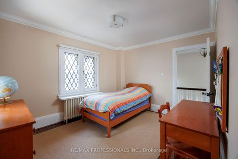 Photo 40 at 16 Kingsway Crescent, Kingsway South, Toronto