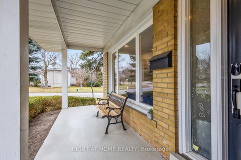 Photo 5 at 190 Northwood Drive, Newtonbrook East, Toronto
