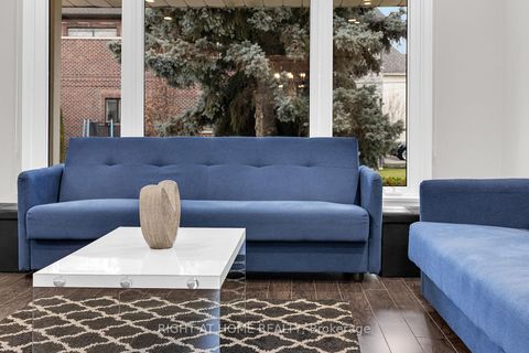 Photo 11 at 190 Northwood Drive, Newtonbrook East, Toronto