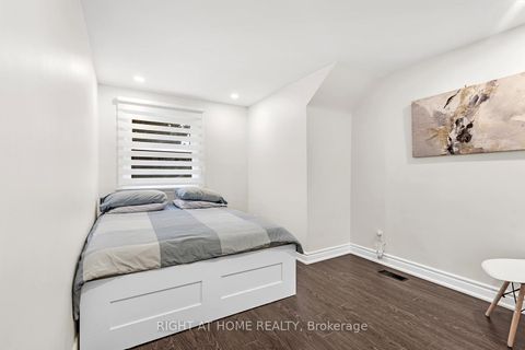 Photo 24 at 190 Northwood Drive, Newtonbrook East, Toronto