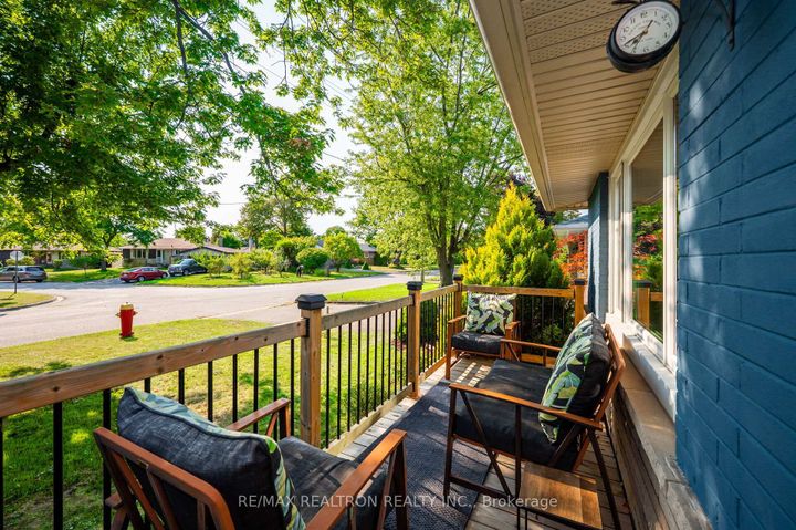 Photo 2 at 5472 Randolph Crescent, Appleby, Burlington