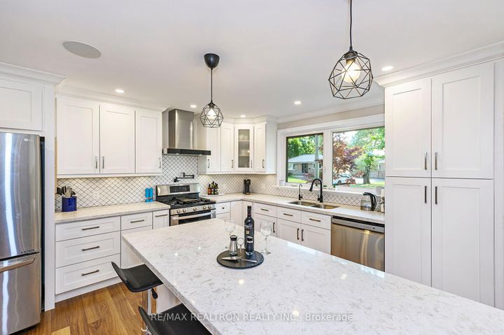 Photo 4 at 5472 Randolph Crescent, Appleby, Burlington