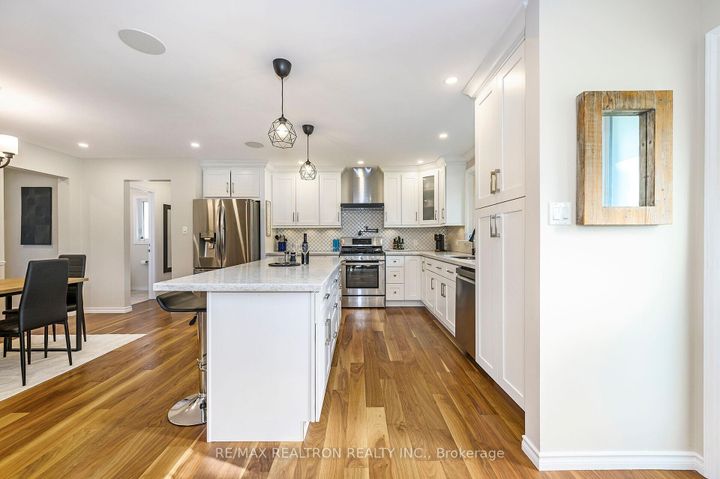 Photo 5 at 5472 Randolph Crescent, Appleby, Burlington