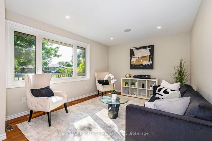 Photo 11 at 5472 Randolph Crescent, Appleby, Burlington