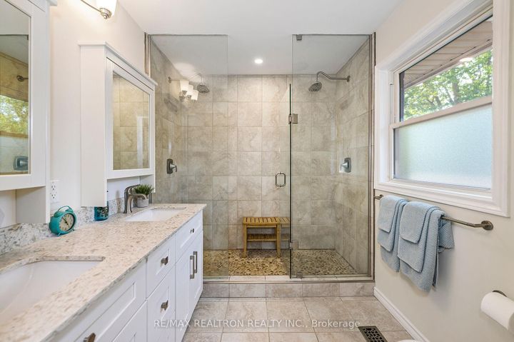 Photo 19 at 5472 Randolph Crescent, Appleby, Burlington