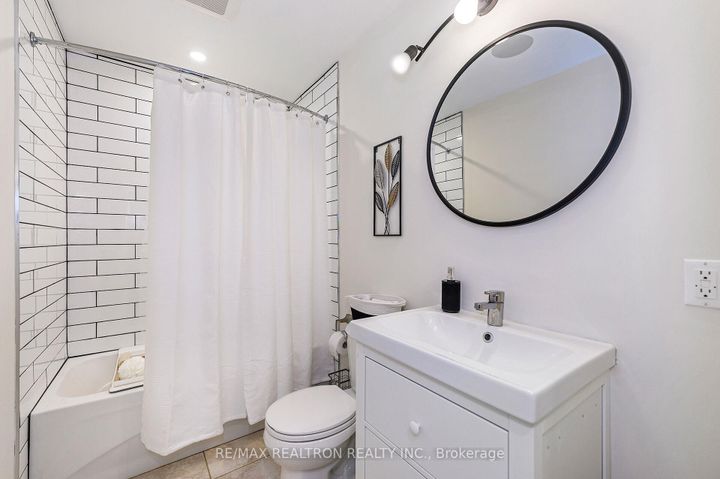 Photo 25 at 5472 Randolph Crescent, Appleby, Burlington
