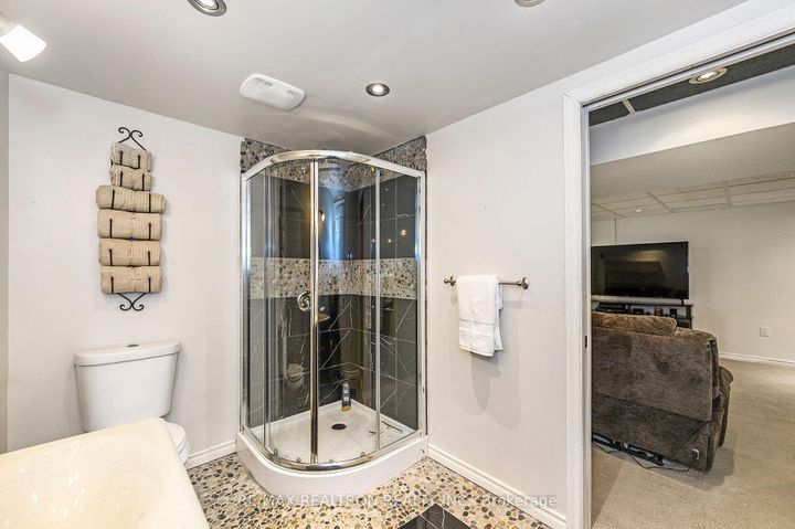 Photo 37 at 5472 Randolph Crescent, Appleby, Burlington