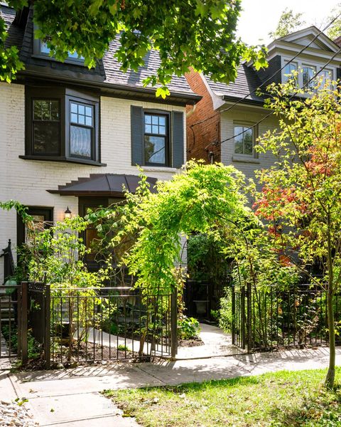 Photo 1 at 211 Cottingham Street, Casa Loma, Toronto