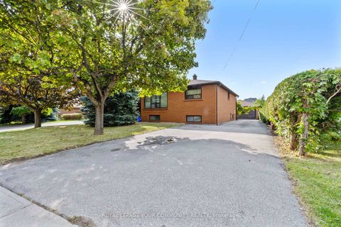 Photo 1 at 221 Elgin Mills Road W, Mill Pond, Richmond Hill