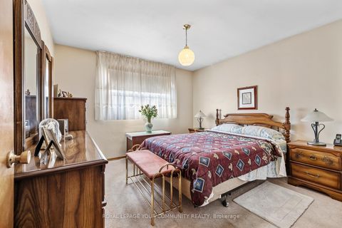 Photo 8 at 221 Elgin Mills Road W, Mill Pond, Richmond Hill
