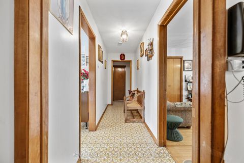 Photo 11 at 221 Elgin Mills Road W, Mill Pond, Richmond Hill