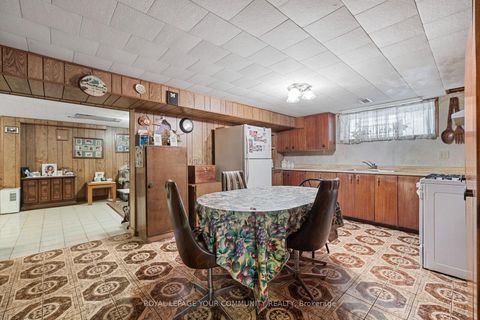 Photo 15 at 221 Elgin Mills Road W, Mill Pond, Richmond Hill