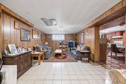 Photo 17 at 221 Elgin Mills Road W, Mill Pond, Richmond Hill