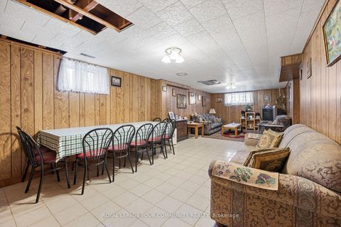 Photo 18 at 221 Elgin Mills Road W, Mill Pond, Richmond Hill